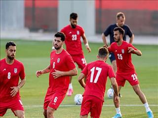 ایران مقابل انگلیس قرمز می‌پوشد