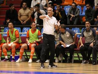 افضل: برخی بازیکنان ایرانی، پای خود را از گلیم‌شان درازتر می‌کنند