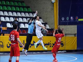 شوک در دربی اصفهان، صعود لاله های نارنجی به صدر، زمین گیر شدن فولاد هرمزگان در سیرجان و باران گل در ساوه و گرگان؛ هفته‌ای دیوانه‌وار در لیگ برتر فوتسال