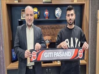 اکرمی با گیتی پسند تمدید کرد